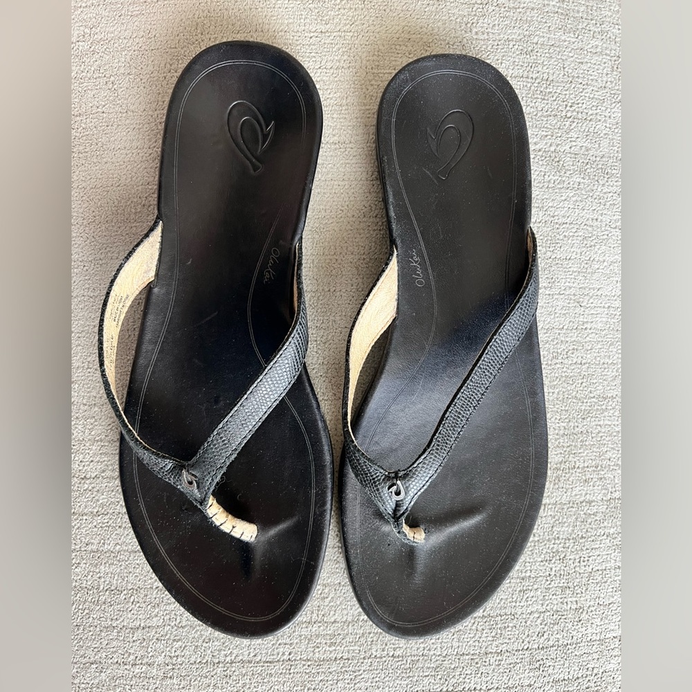 OluKai Hi'ona Flip-Flops in Black - Women's Size 10